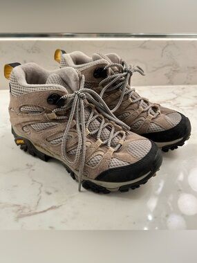 Women’s Merrell Taupe and Black Trail Hiking Shoes Size 6.5